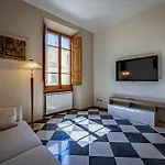 Yd Elegant Near Tramvia