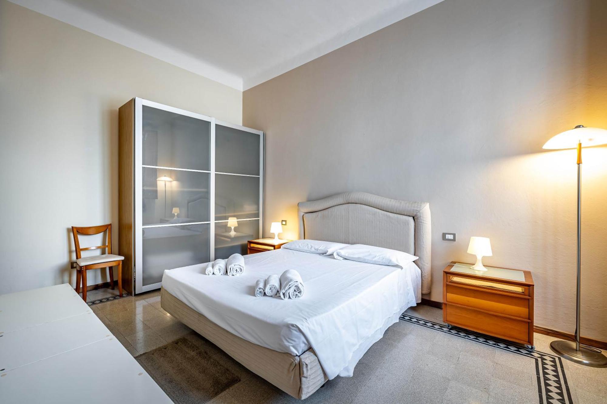 Yd Elegant Near Tramvia